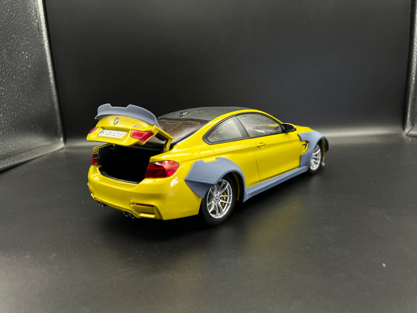 1:18 BMW M4 F82 Widebody Kit Transkit
