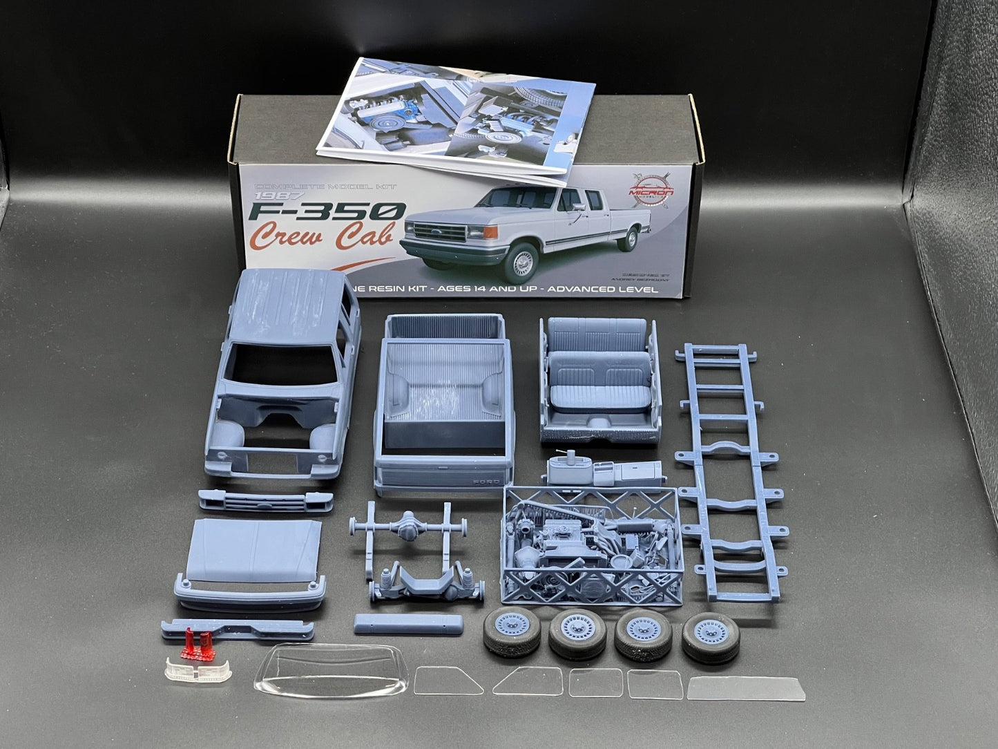 1:25 1987 Ford F-350 Crew Cab Truck Model Kit